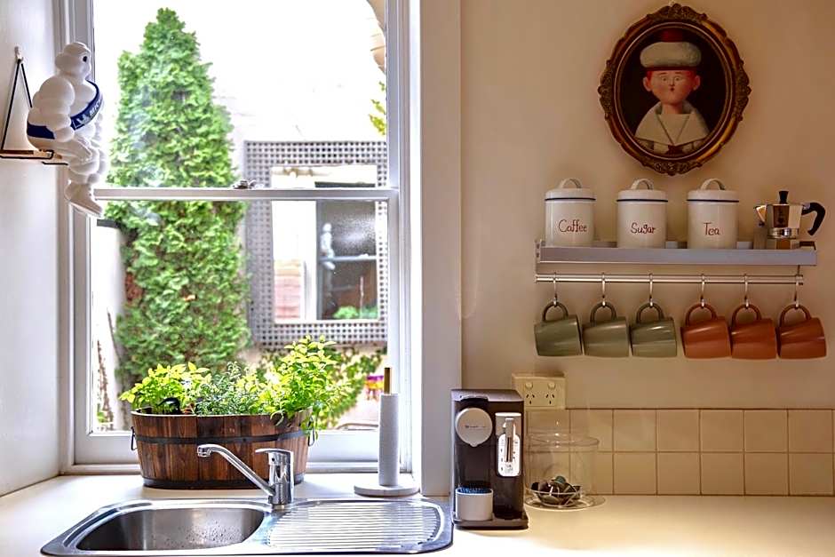 Lotus Gogh Apartment