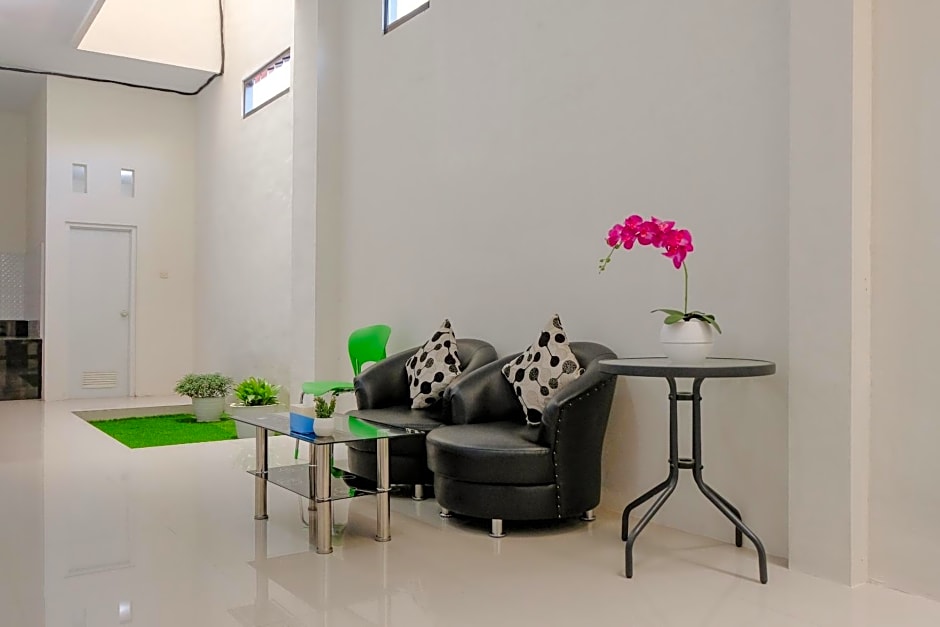 OYO 2798 Semeru Residence Syariah