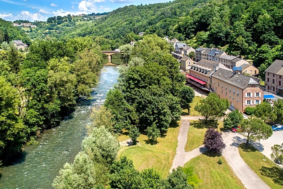 Logis Hôtel Restaurant Les 2 Rives - A75, en bordure de rivière