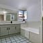 Surfside Buddina Beachfront 3bed Apt - Direct Beach Access