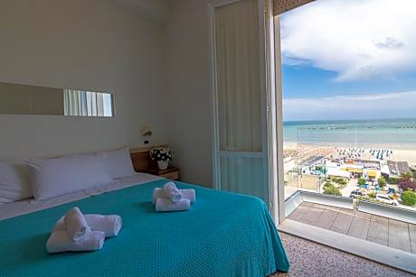 Triple Room with Balcony with Sea View