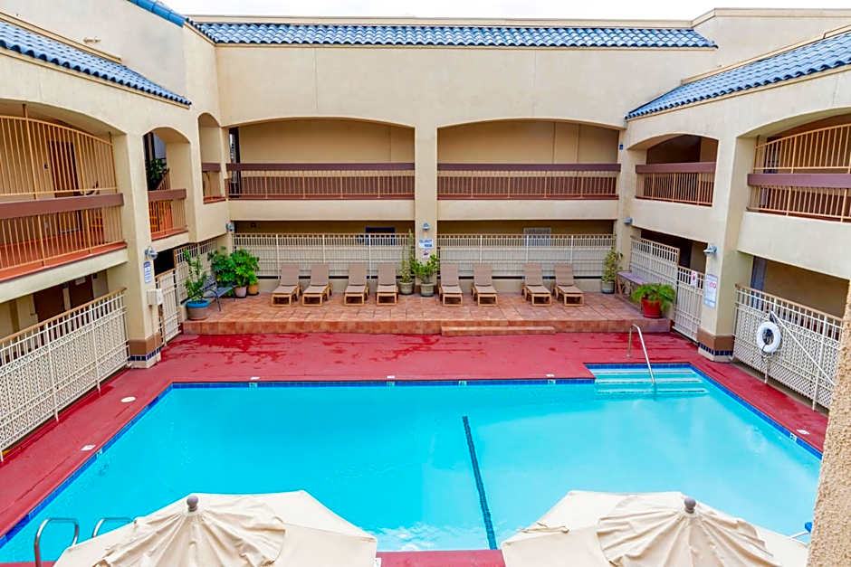 Days Inn & Suites by Wyndham Artesia