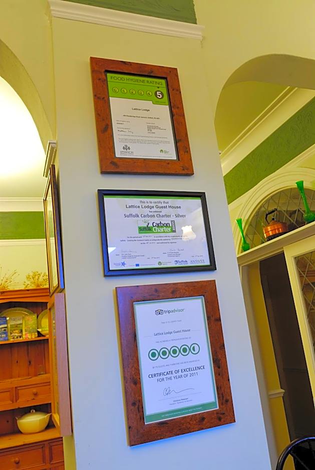 Toothbrush Rooms at Lattice Lodge - Guest Kitchen & EV Recharging