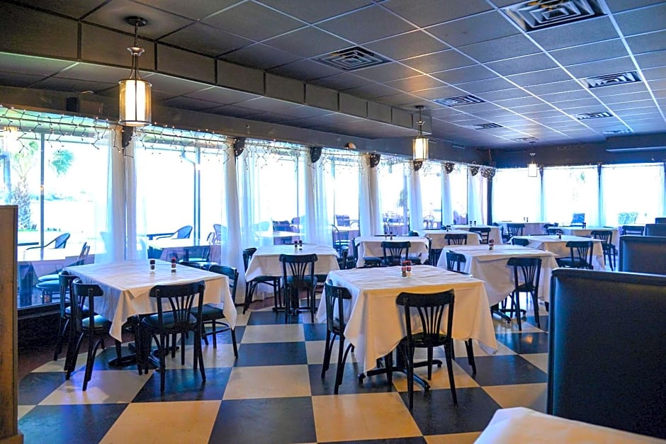 Quality Inn & Suites on the Bay near Pensacola Beach