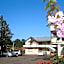 Three Explorers Motel