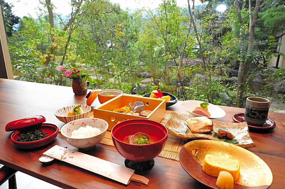 Yugawara Onsen Ashikari Ryokan