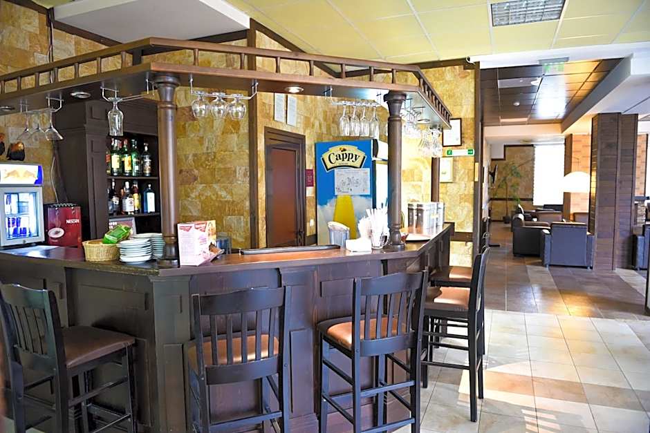 Royal Bansko - Family Apart Hotel With All Inclusive Light or HB&Drinks and Hot Pool & Jacuzzis