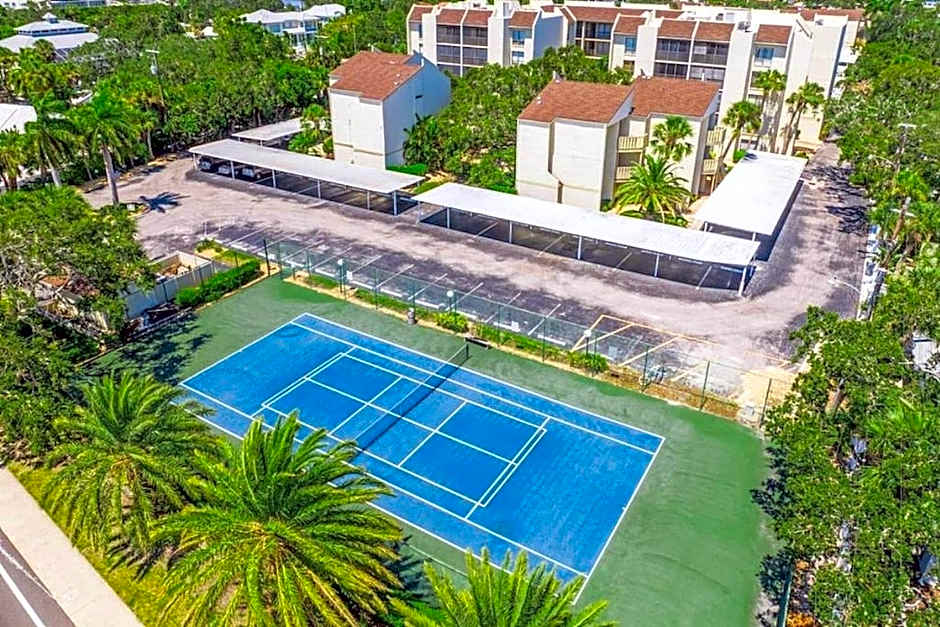 Siesta Key Beach - 2 Bedroom - 3 Beds - 3 Bathroom Duplex with Heated Swimming Pool