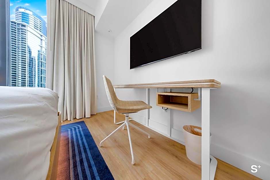 Modern Downtown 1BR with Amazing City Views