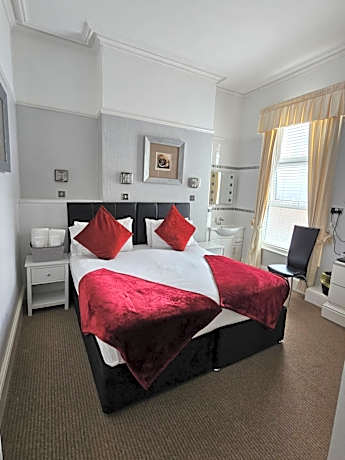 Room1 - Ground Floor - En-suite Twin / Double Room