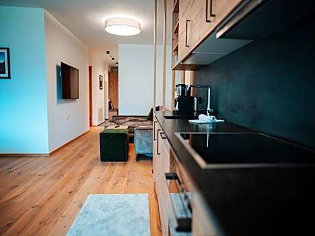 Large flat with balcony, on the ski piste