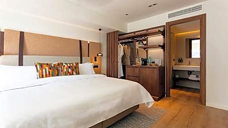 Premium King Room with Separate Bath