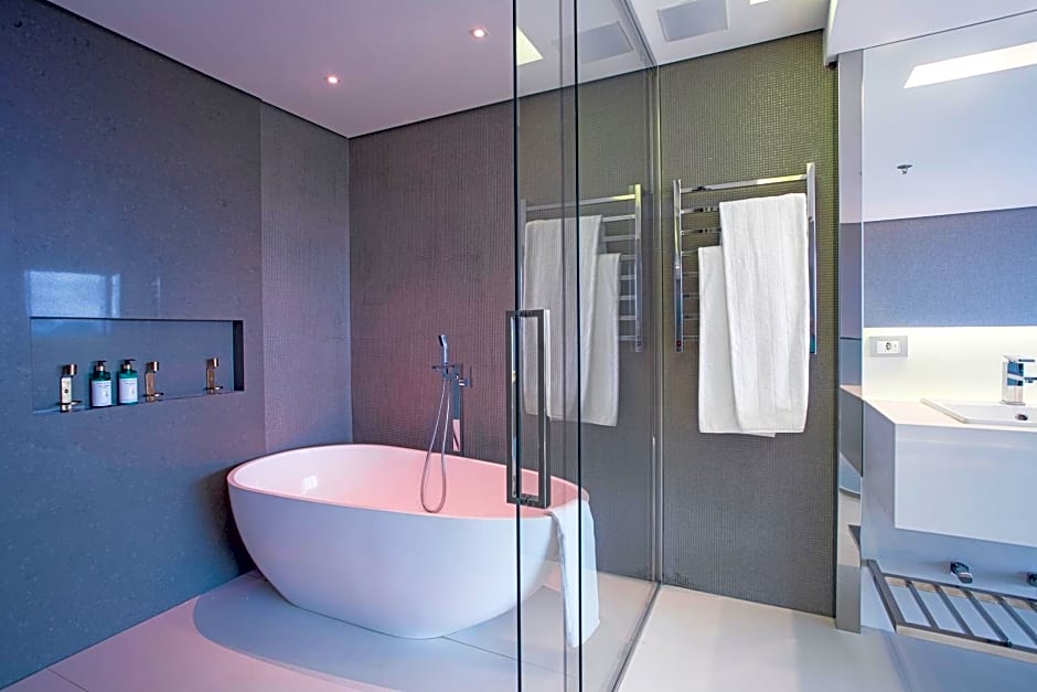 Suryaa Hotel Pinhais, Curio Collection by Hilton