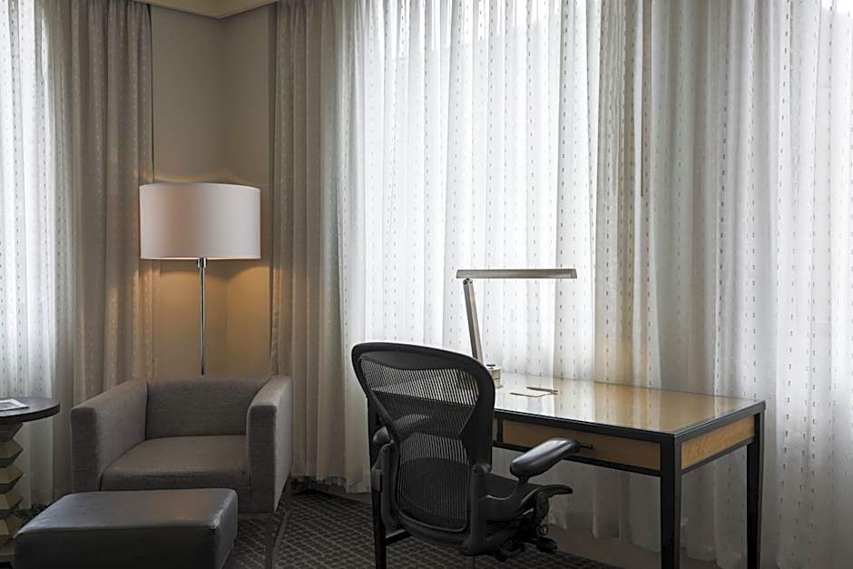 Renaissance New Orleans Arts Warehouse District Hotel