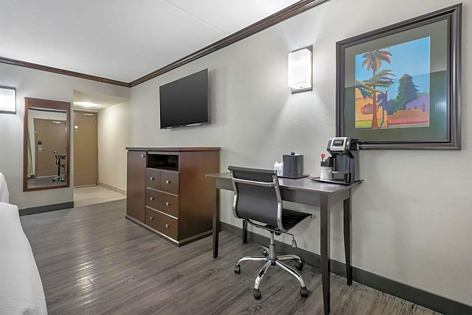 Best Western Plus Port O'Call Hotel