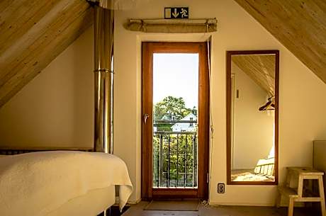 Two-Bedroom Apartment (4-5 Adults)