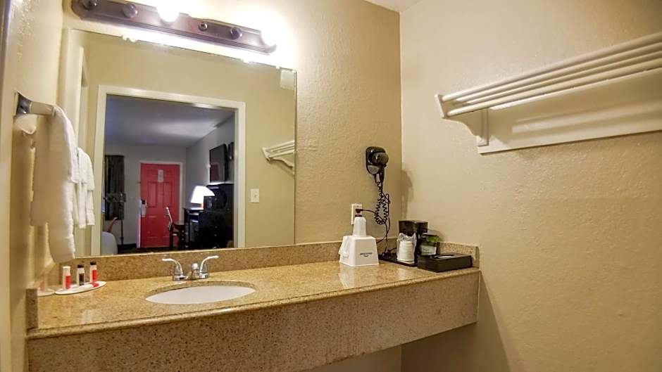 Howard Johnson by Wyndham Houston Hobby Airport