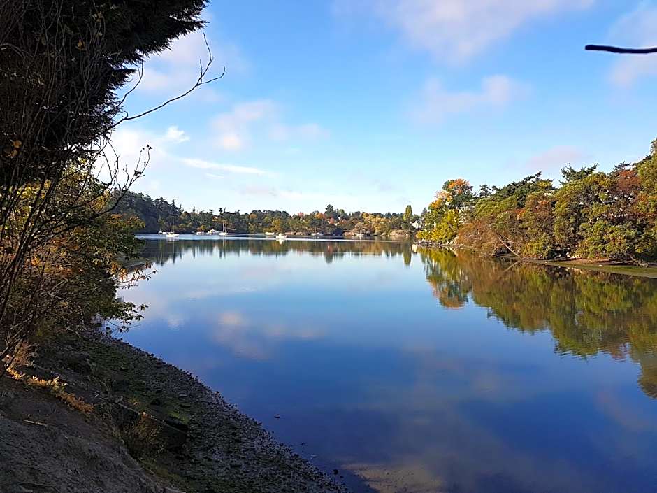 Robin Hood Inn and Suites