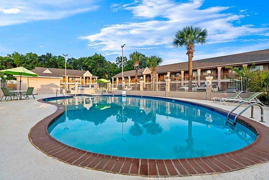 Days Inn by Wyndham Nacogdoches/SFA University/Downtown