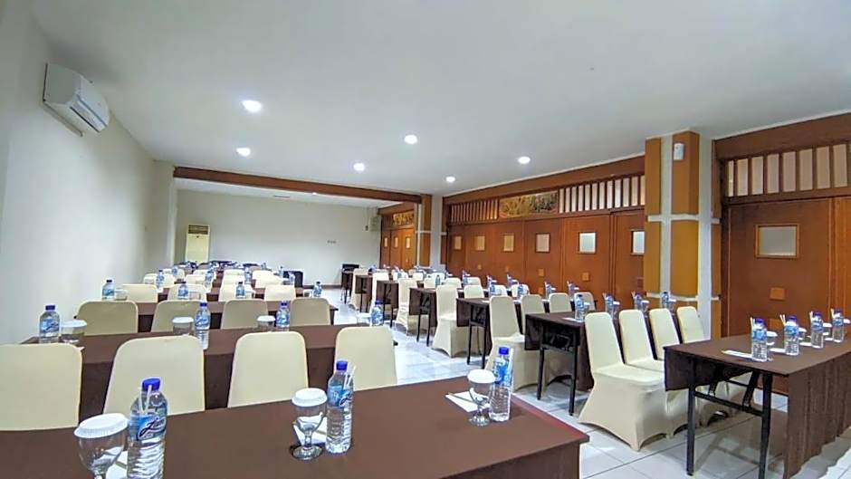 Alexander Hotel Tegal