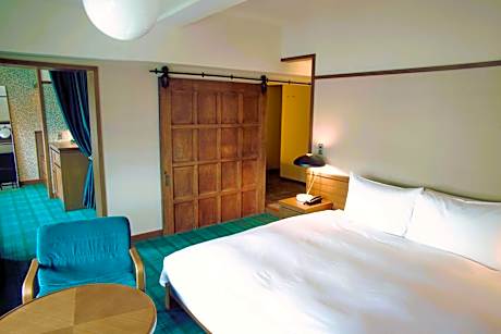 Standard King Room with Lounge Access - Former Nintendo Headquarter