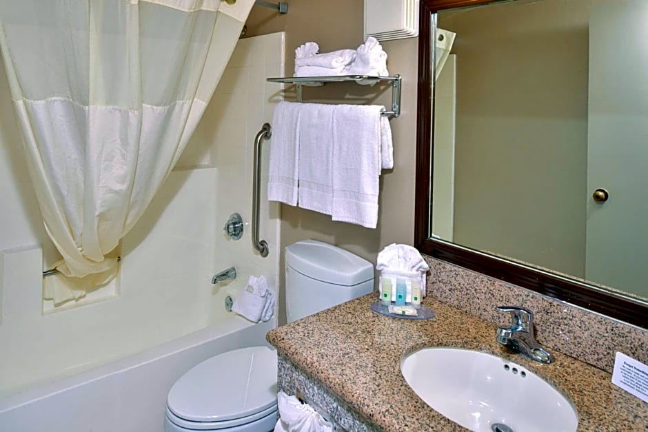 Quality Inn and Suites Walnut – Walnut, CA