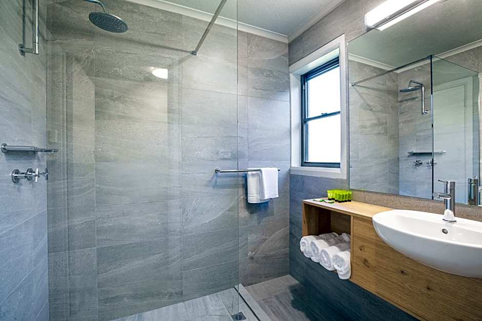 Nightcap at Riverside Hotel