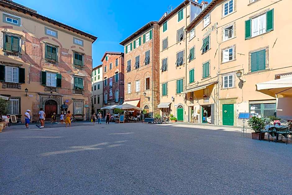 Casa Arias in Lucca With 2 Bedrooms and 1 Bathrooms