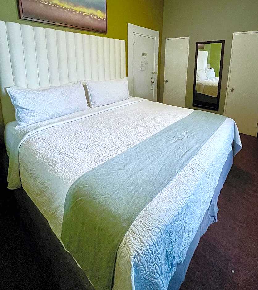 Photo 1 of 5 of Premium 1 King Bed