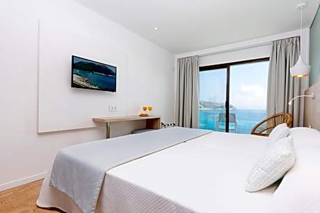 Double Room with Balcony and Sea View