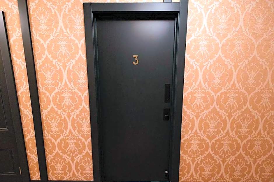 Speakeasy Queen Suite (Rm 3)