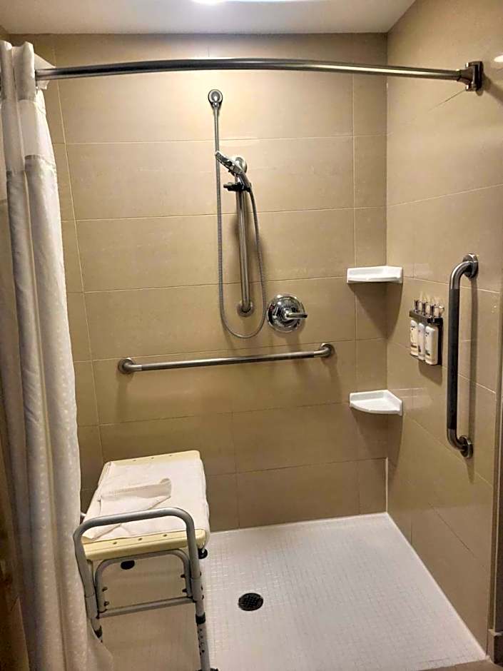 Holiday Inn Express Hotel & Suites Brockville By IHG