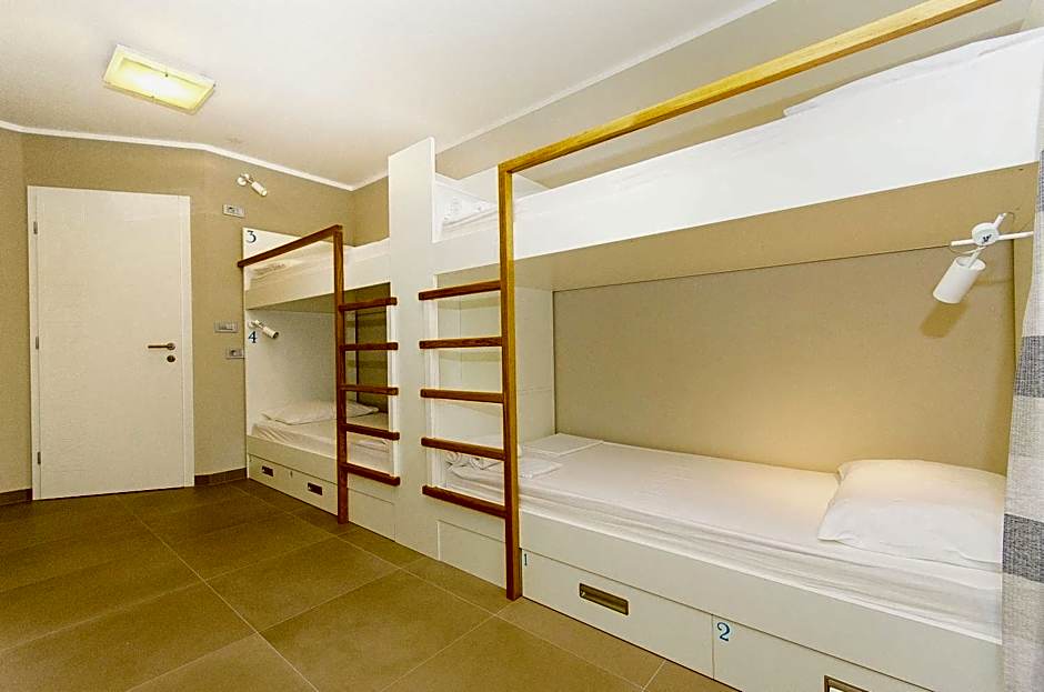Hostel Dvor