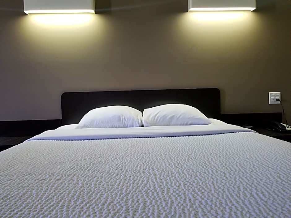 Joys Inn Innisfail, AB