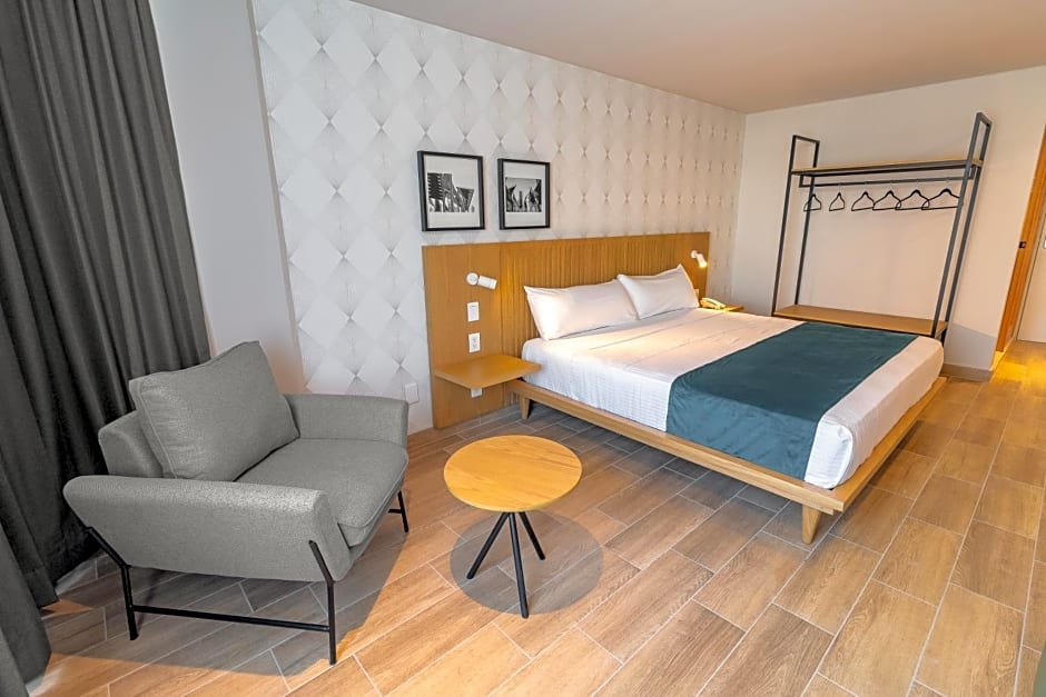 Oliva Plaza Hotel