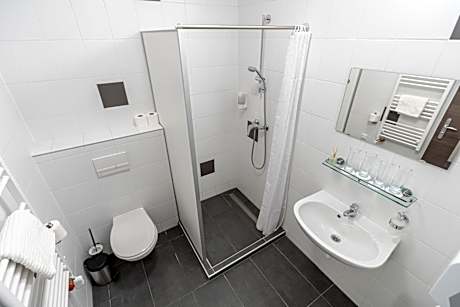 Quadruple Room with Private Bathroom