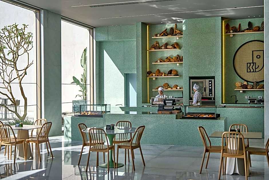 Dusit Thani LakeView Cairo