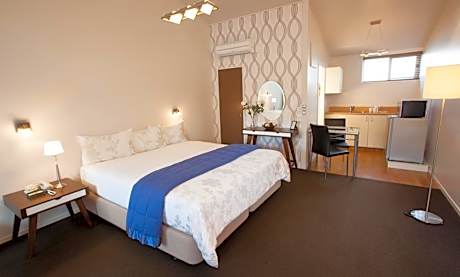 Deluxe Studio