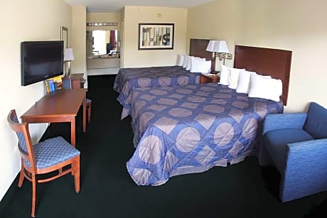 2 Queen Beds, 1 Bunk Bed, Mobility Accessible Room, Non-Smoking