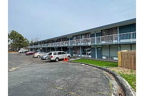 Lamplighter Inn by OYO Charlotte Airport Area