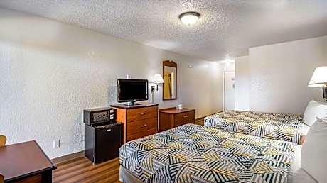 2 Queen Beds | Smoking, Micfridge