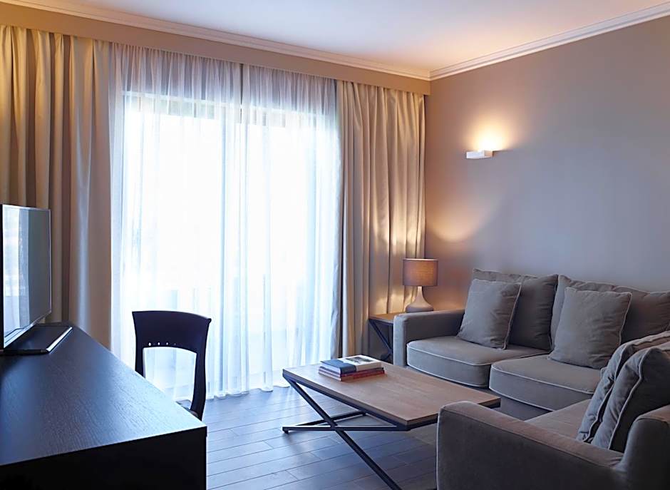 Pelagos Suites Hotel & Spa