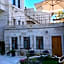 Sarnich Cave Suites