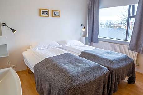 Basic Twin Room with Shared Bathroom