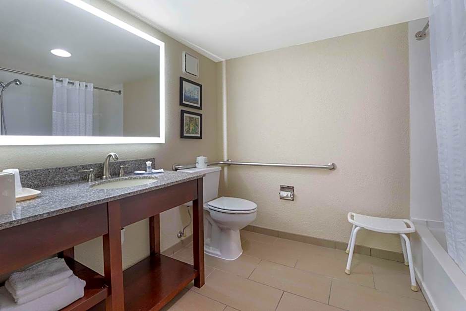 Comfort Inn & Suites Johnstown - Richland Town Center