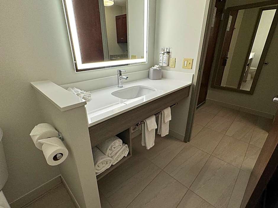 Holiday Inn Express Hotel & Suites St. Paul - Woodbury By IHG