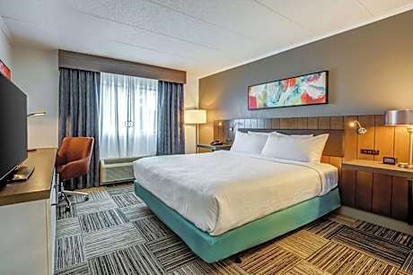 King Room with Accessible Tub - Mobility Access