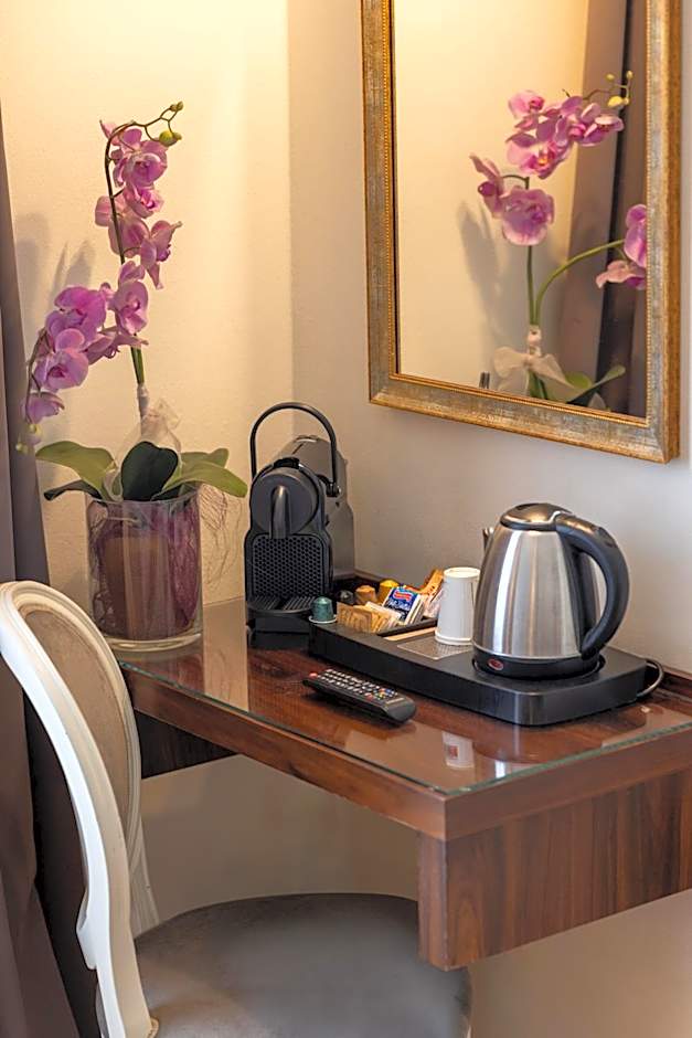 Hotel Embassy