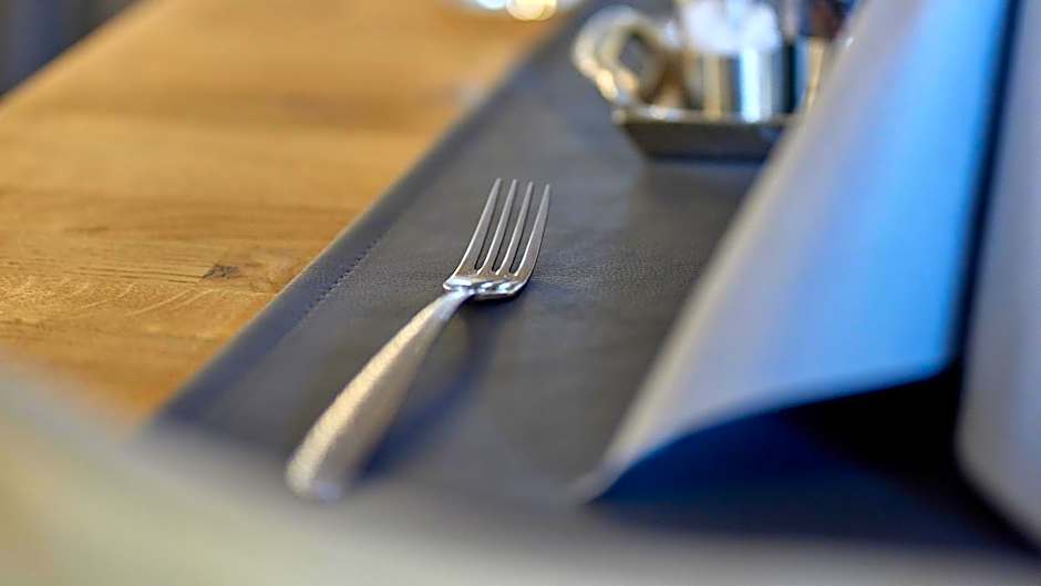 Moselhotel Weinhaus Simon `Sauna`Restaurant`ELadesäule