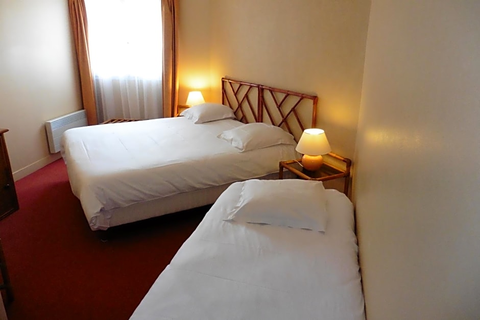 Hotel de l'Orme, Akena
